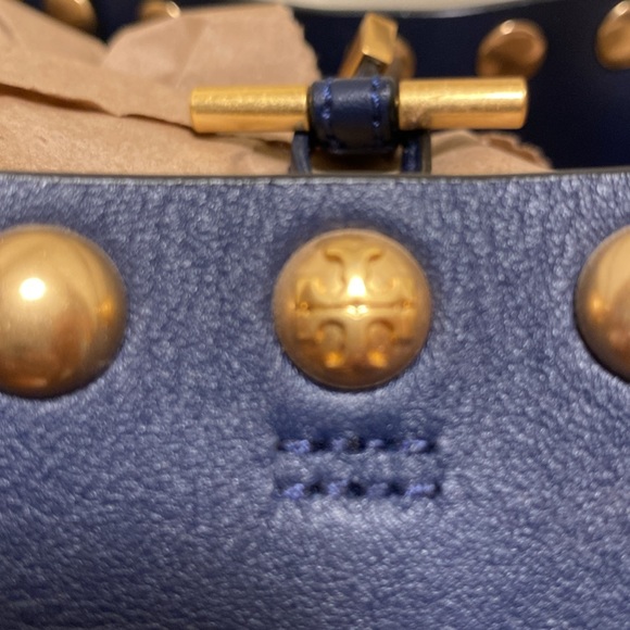 Tory Burch Block T Tote, Navy and Gold. - Picture 9 of 12